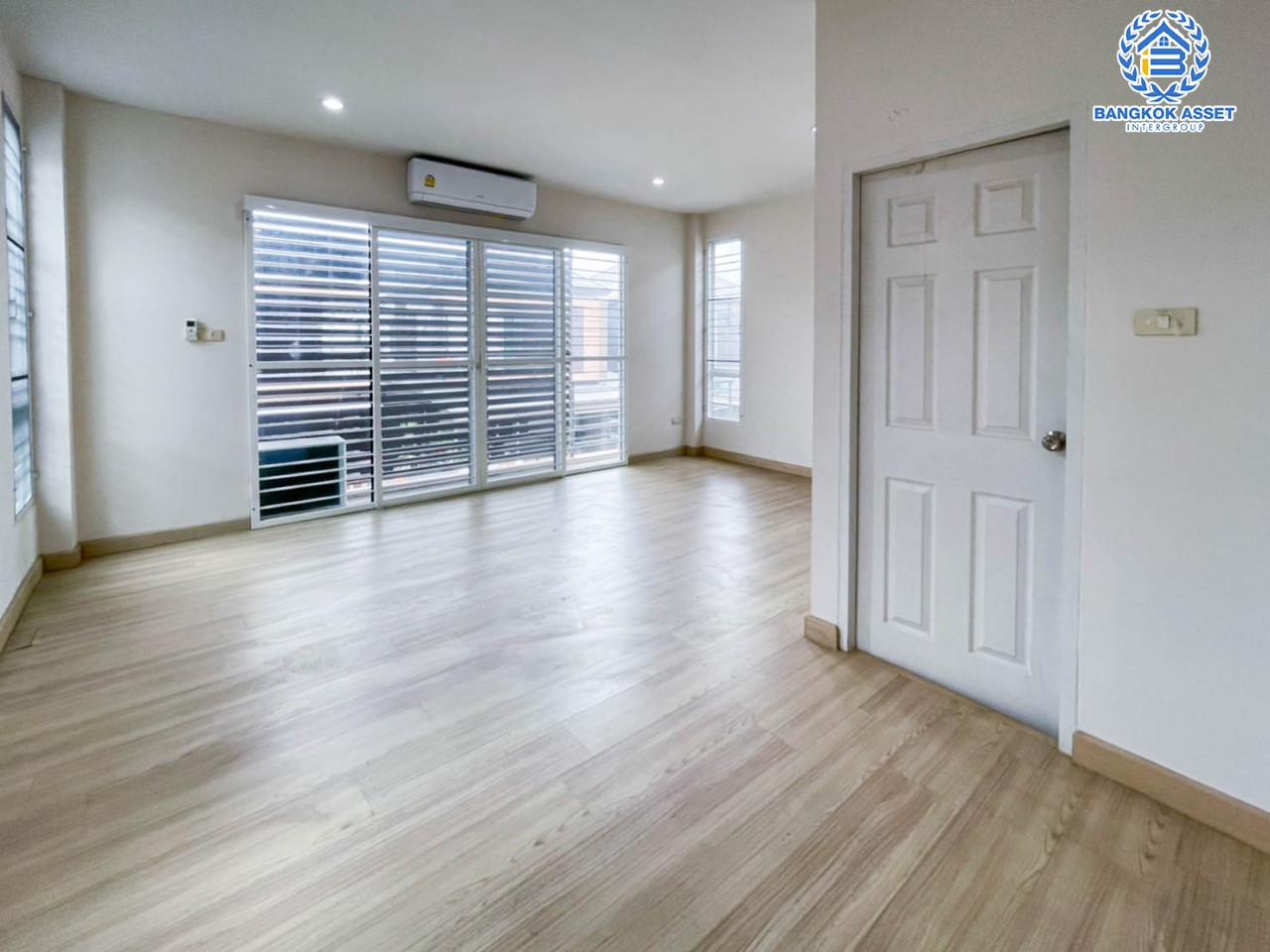 *****บ้านแฝดมือสอง ม.ทิพธนา เพชรเกษม 53 พร้อมรองรับทุกความสุข บนเนื้อที่ 40 ตร.ว. ฟังก์ชัน 4 ห้องนอน 3 ห้องน้ำ 2 ที่จอด บนทำเลใกล้ The Mall บางแค รถไฟฟ้าสายสีน้ำเงิน "สถานีบางแค" เชื่อมสู่ถนนกาญจนาภิเษก, ถนนเพชรเกษม, ถนนพุทธมณฑลสาย2